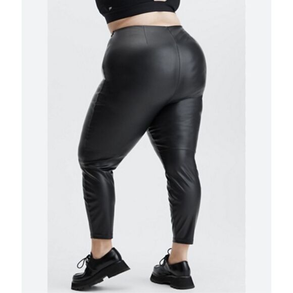 Chaps NWT London Call Ideal Black Pleather Skinny Pants Size 26/28, MSRP $58 - Picture 1 of 9